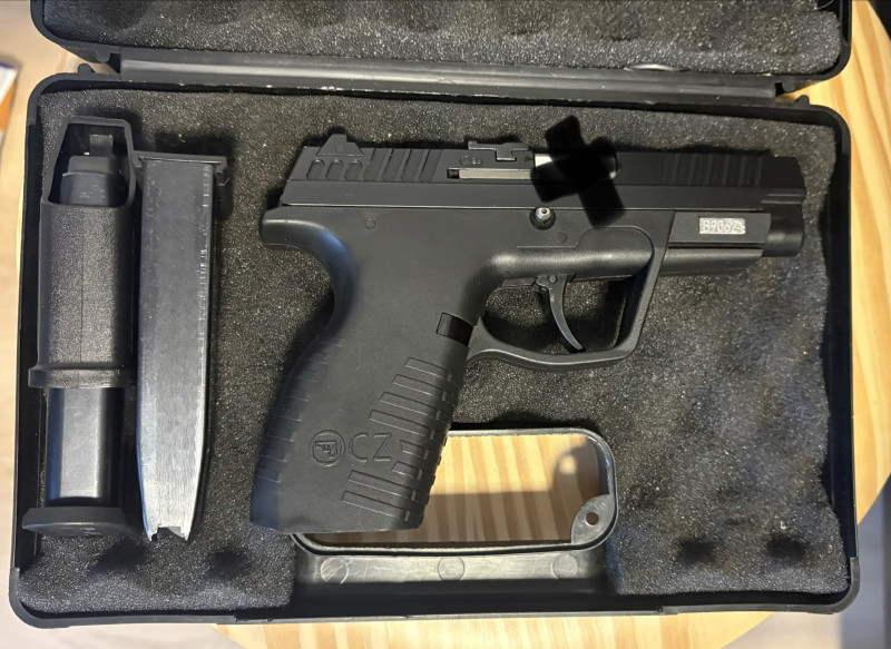 Pistole CZ 100