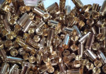 P : Nábojnice 9 mm Luger - k okamžitému přebíjení.