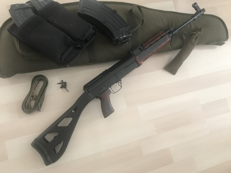 CZ 858