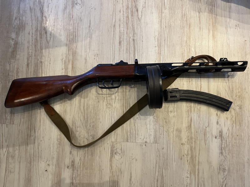 PPŠ 41, rok 1945 - Sovětský svaz ( Samonabíjecí zbraň)