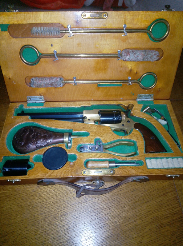 Perkusní revolver .44