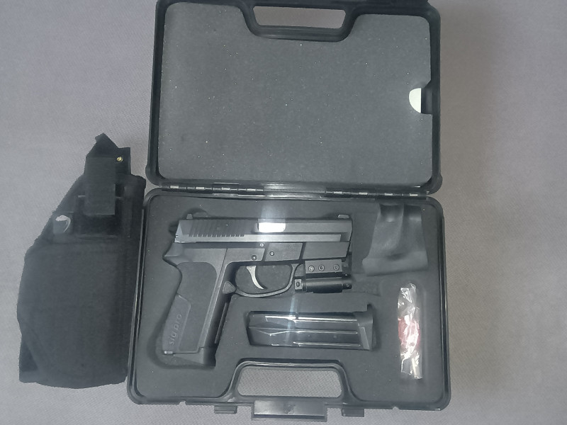 Prodám pistoli Sig Sauer 9 mm s laserem 