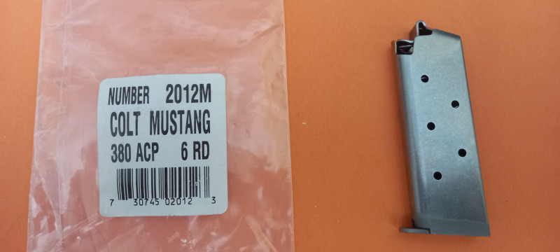 Colt Mustang .380 ACP - zásobník na 6 nábojů