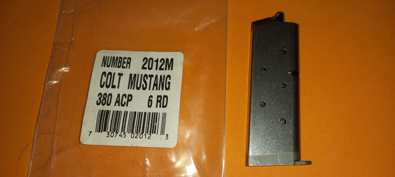Colt Mustang .380 ACP - zásobník na 6 nábojů