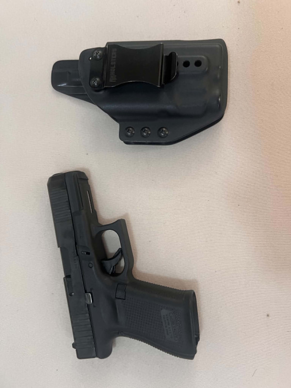 Glock 19 gen 5 FS + Kydex RH Holsters