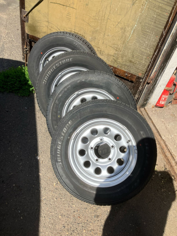 Nové celoroční pneu Bridgestone