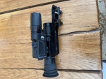 PARD NV008 +montáž na weaver lištu + IR přísvit PULSAR 940
