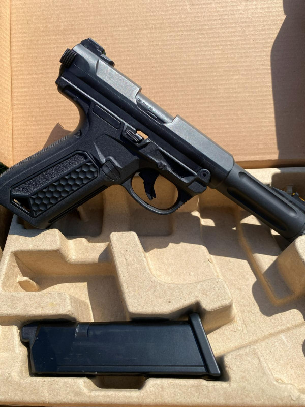 Prodám airsoft pistoli AAP-01