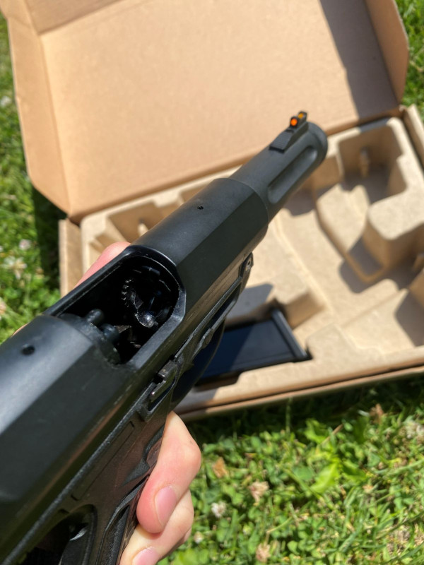 Prodám airsoft pistoli AAP-01