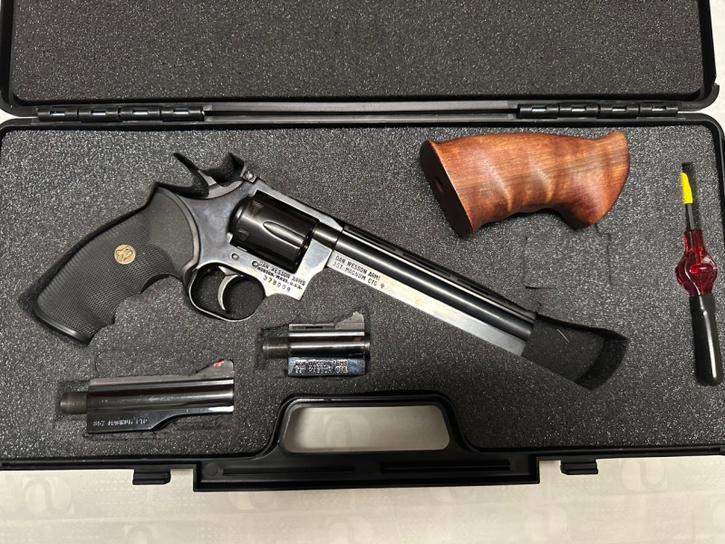 sada revolver DAN WESSON .357 magnum