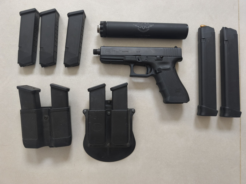 Glock 17 + tlumič + 9x zásobník 