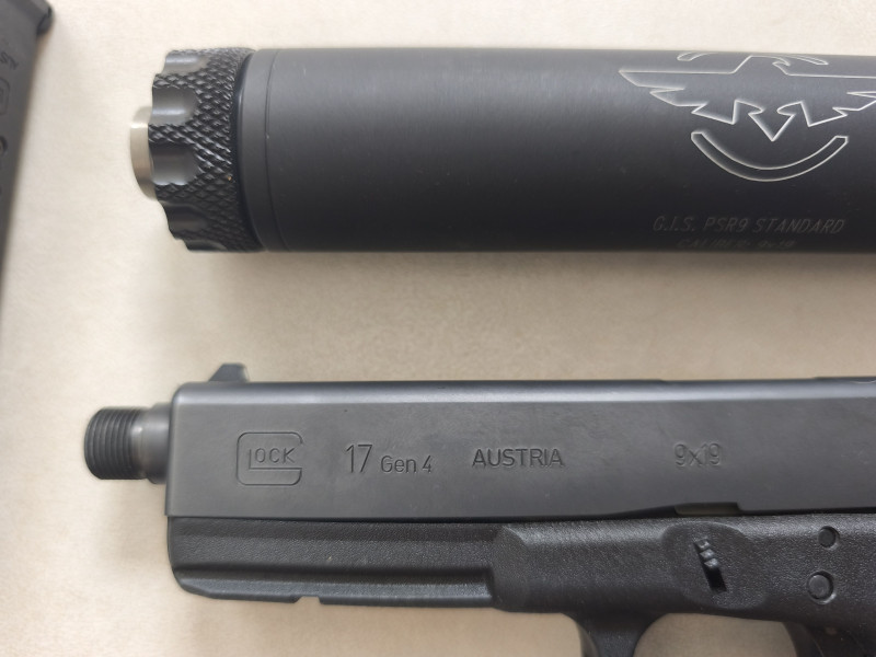 Glock 17 + tlumič + 9x zásobník 