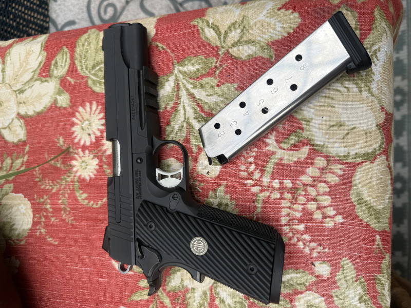 prodám pistoli Sig Sauer 1911 45 Auto