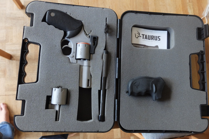 Taurus 692 na 9mm Luger a .357 Magnum