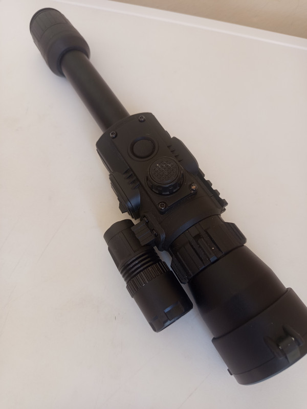 Noční vidění Yukon Photon RT 6x50 s přísvitem.