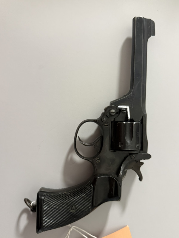 revolver, výr. ENFIELD, model Mkl, ráže 38 SW, v.č. Y6371 
