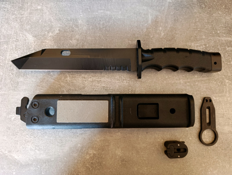Originální nůž / bajonet CZ 805 BREN (tanto čepel)