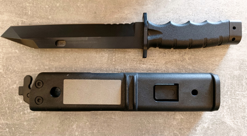 Originální nůž / bajonet CZ 805 BREN (tanto čepel)
