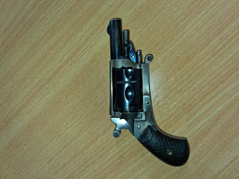 Revolver rok vyroby 1892