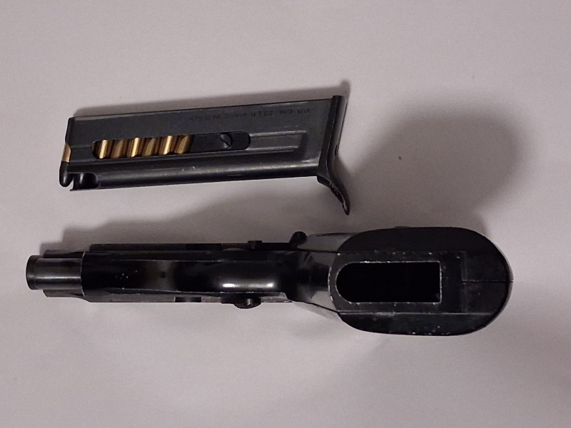 pistole Beretta Model 71 v ráži .22 LR