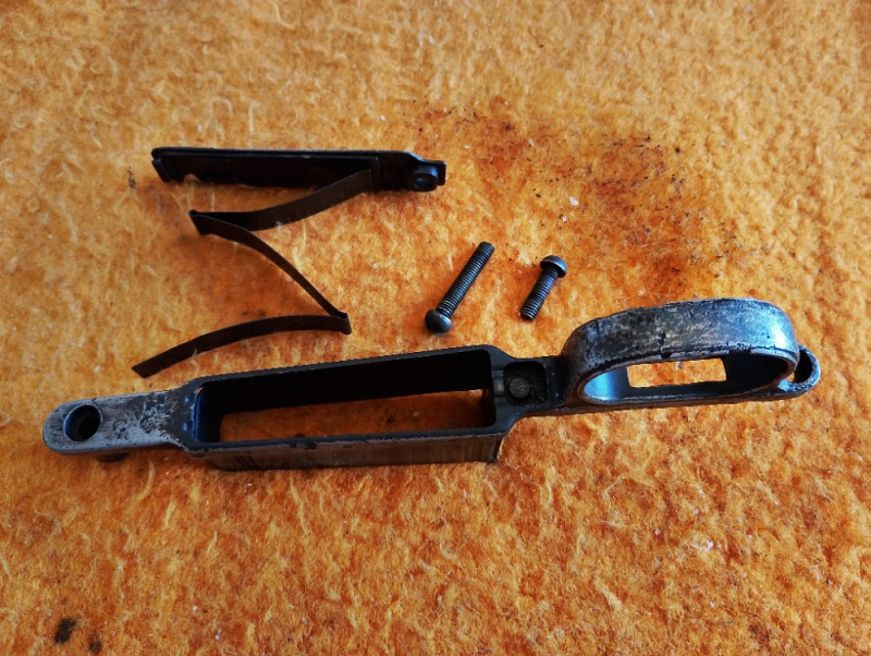 Druhoválečnou nábojovou schránku na Mauser K98