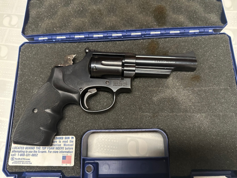 Revolver Smith & Wesson .357 magnum 4