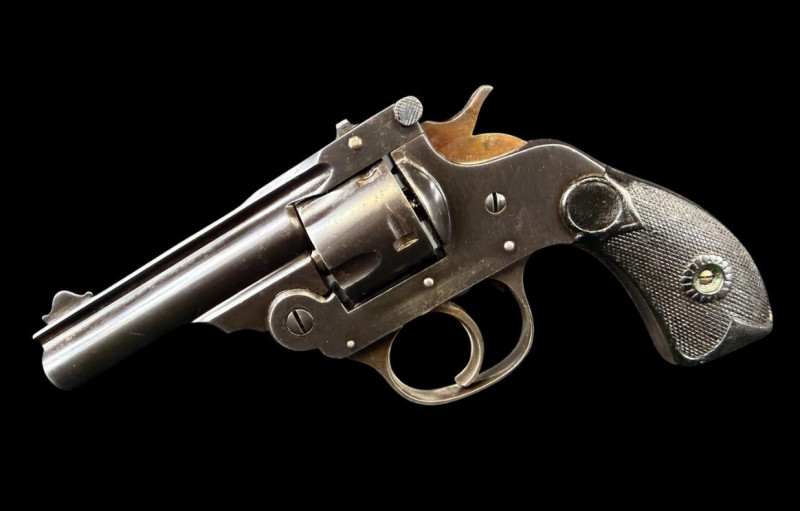 Krásný historický revolver typu SmithWesson, ráže .32 SW sho