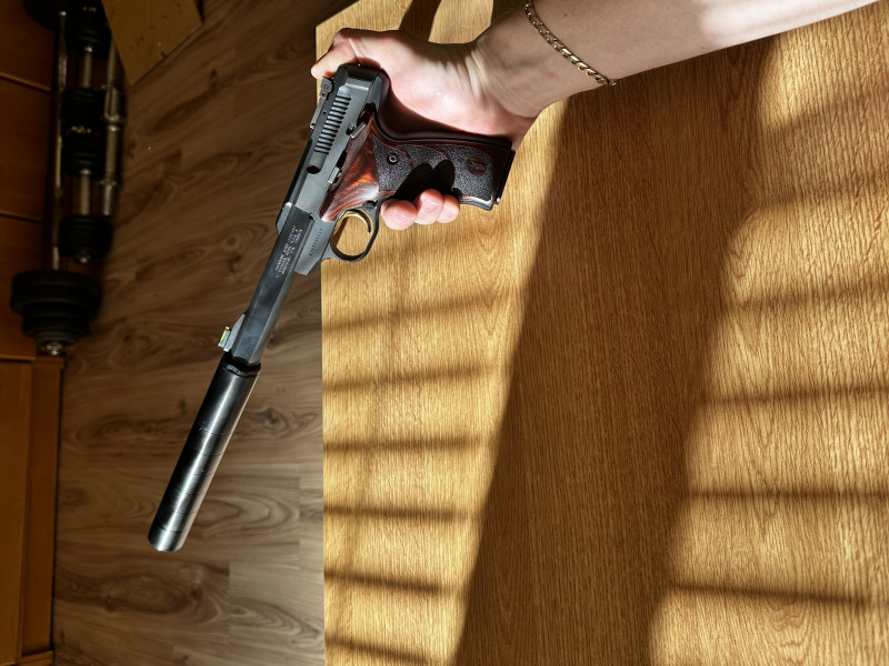 Vyměním  Browning Buck Mark s tlumičem, pažbou a optikou