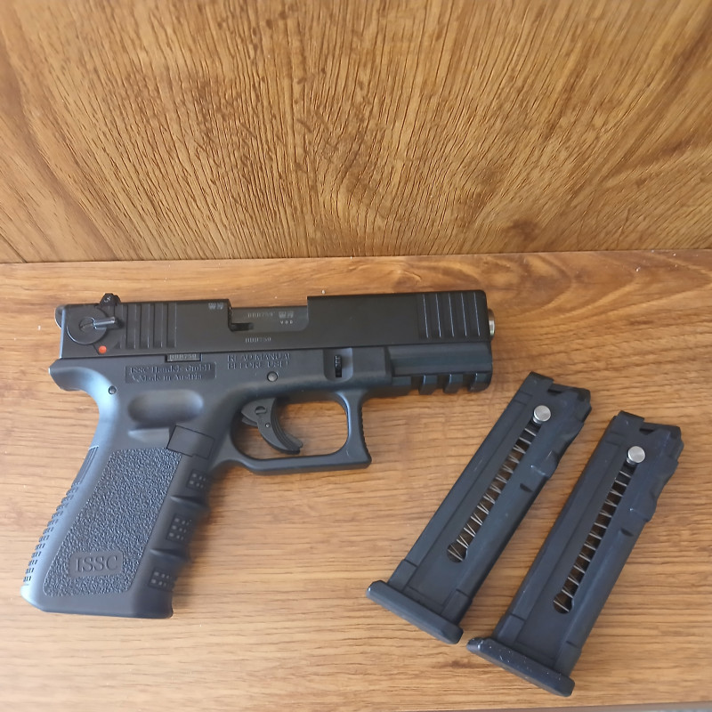 Prodám samonabijecí pistol ISSC M22