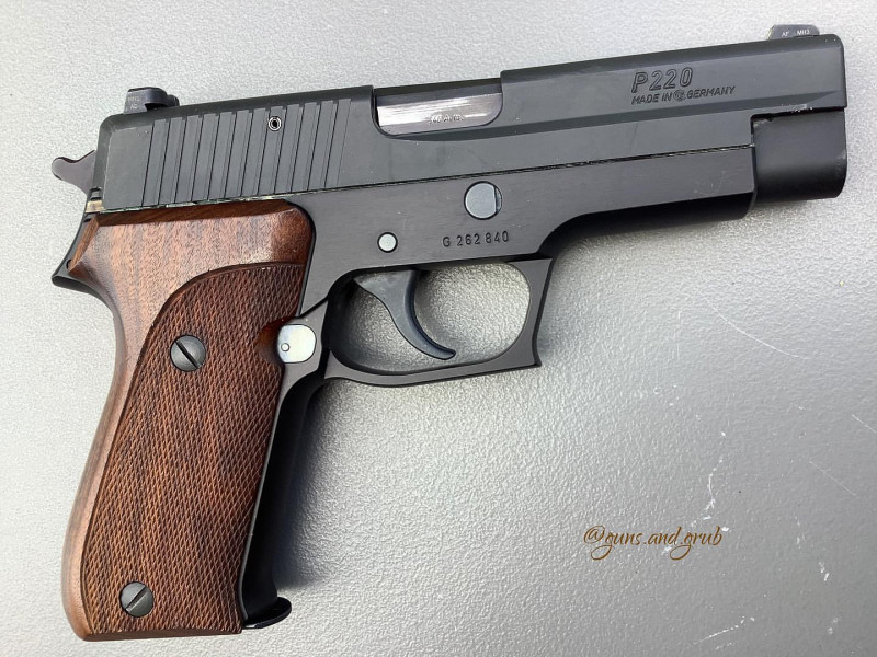 SIG SAUER 220