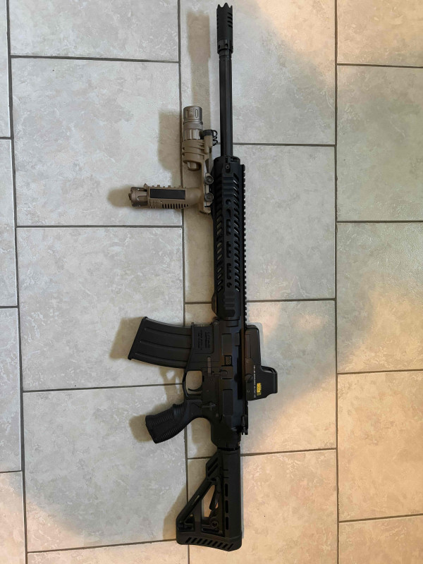 Prodám samonabíjecí brokovnici UTAS XTR-12