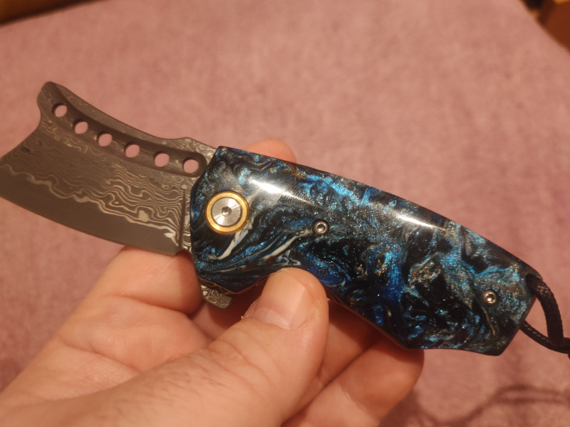 2 nože S&W Black Ops a damaskovy nuz