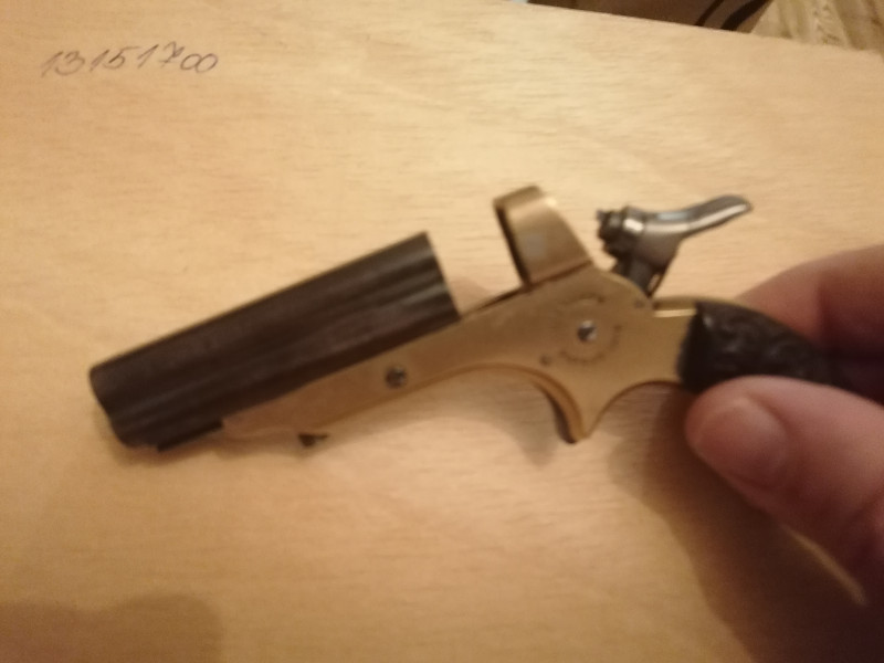 Čtyřranný deringer cal. 22 rf short