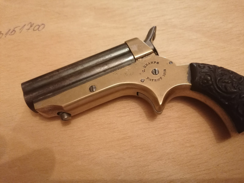 Čtyřranný deringer cal. 22 rf short