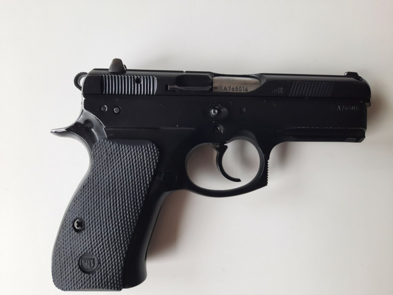 CZ 75 D Compact 2010 + 2x holster, 2x zásobník