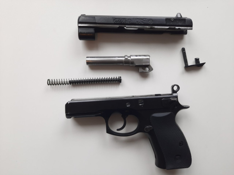 CZ 75 D Compact 2010 + 2x holster, 2x zásobník