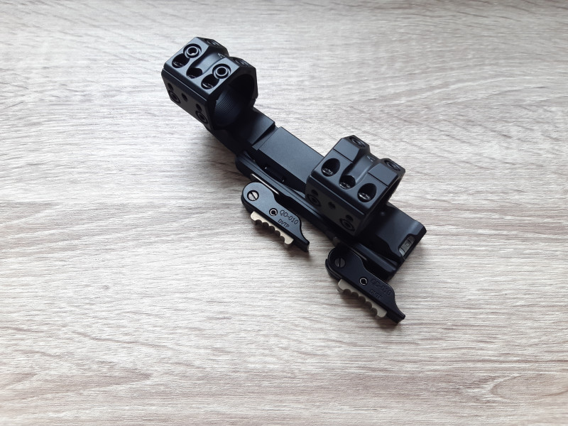 SPUHR QDP-3046, rychloupínací cantilever montáž