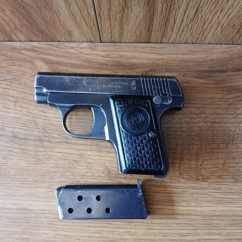 Prodám samonabíjecí pistol ČZ , z 6,35mm