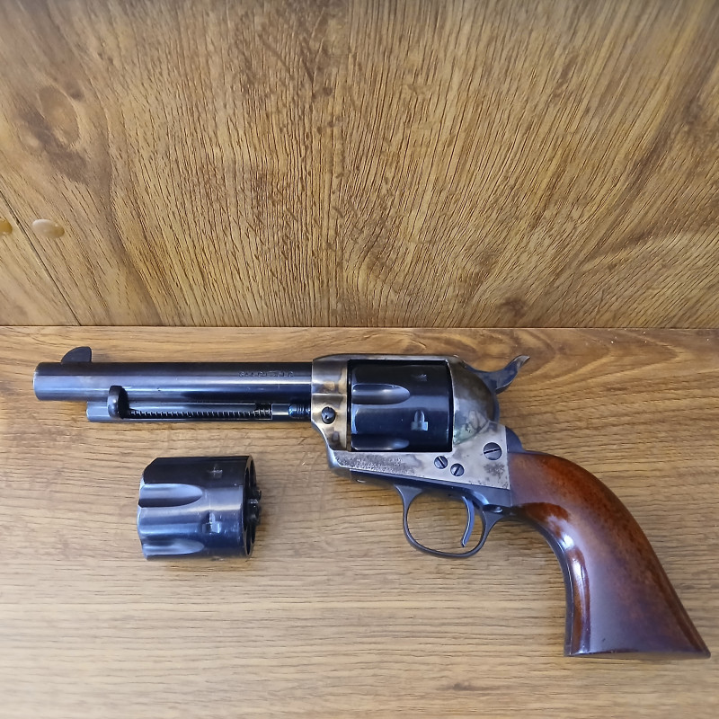 Prodám Revolver UBERTI SAA 45 COLT