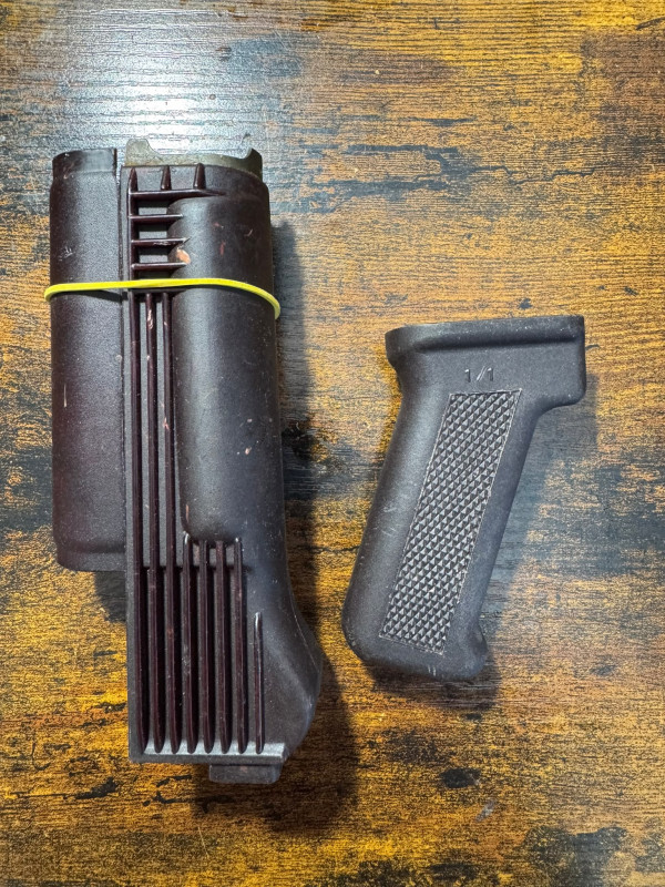 Pažbení AK74 plum