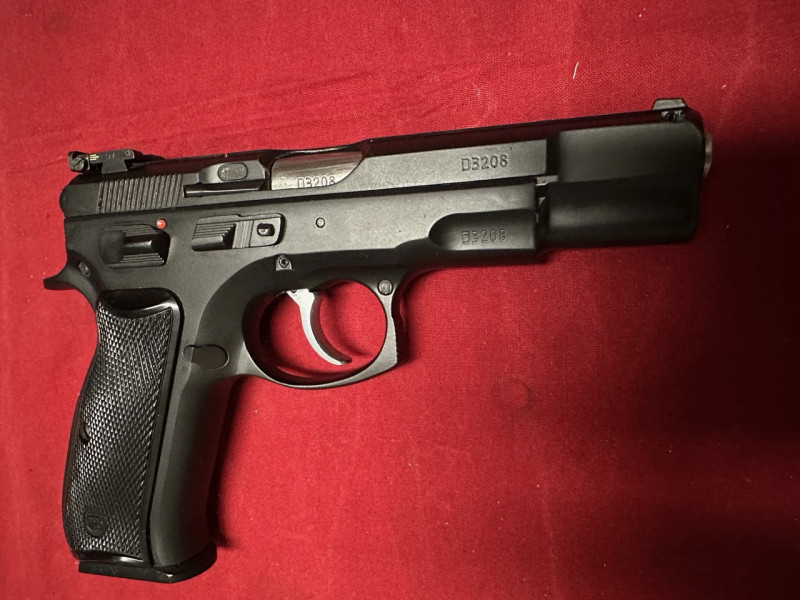 CZ-85_1994 v zajímavé exportní verzi  Magnum Research Inc., 