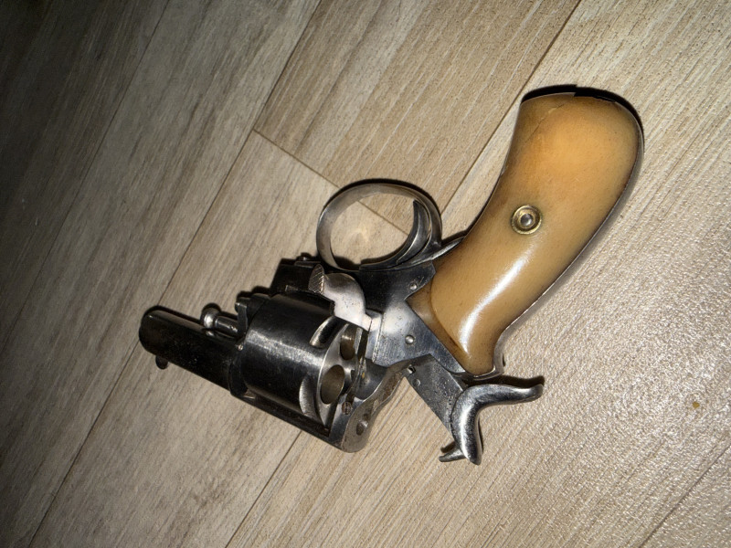Brittish bulldog .450 corto/short