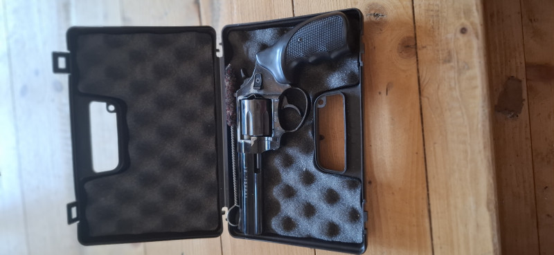 Plynový revolver Zoraki R1 4,5