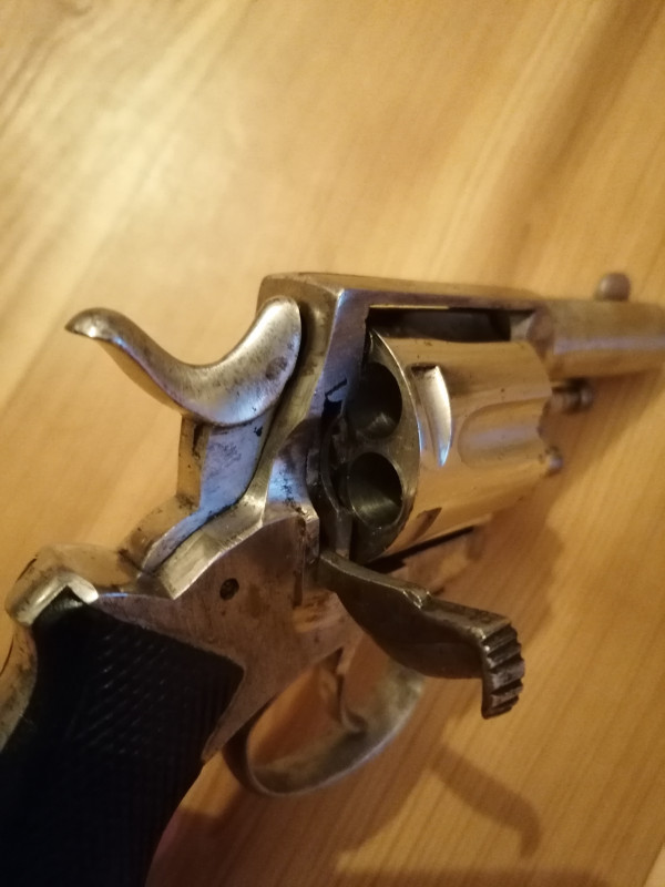 Britský revolver cal. 32 buldog