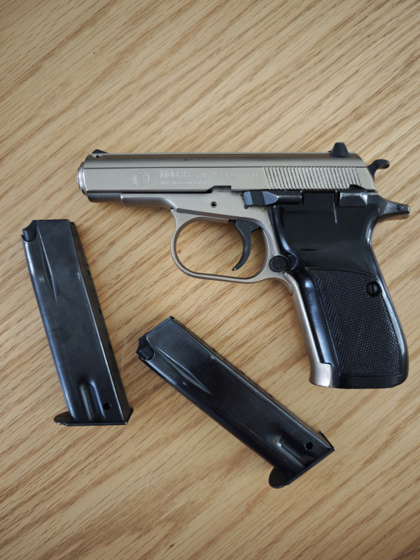 Sběratelský komplet CZ 83 (9mm Browning) – r. 1992
