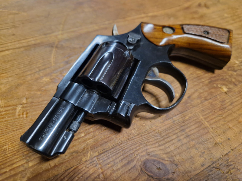 Revolver zn. Taurus 85S raže 38 speciál