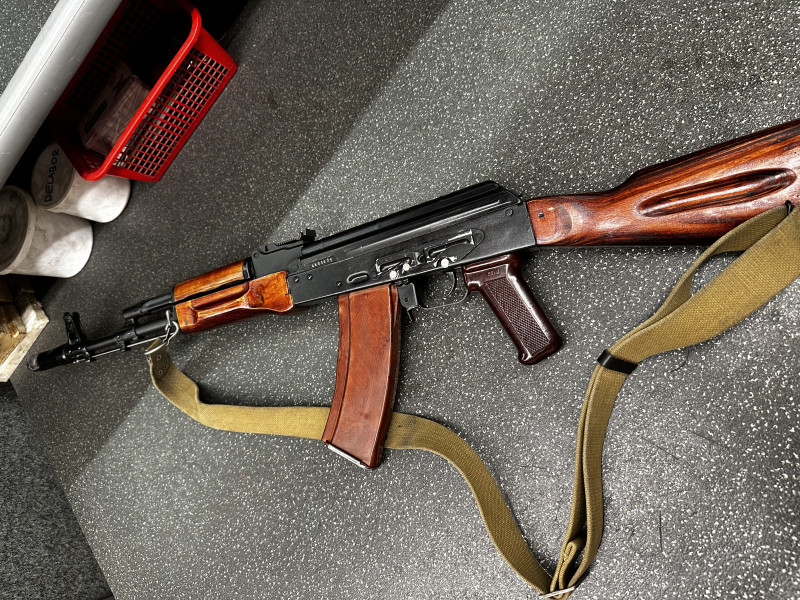 Vyměním ak-74 z roku 1986 za pušku v ráži 50 bmg 