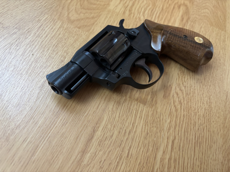 Prodám revolver Alfa-Proj, model 820, .38 Special