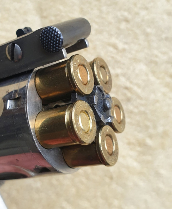 Historický revolver Smith Wesson cal.32CF SA první model
