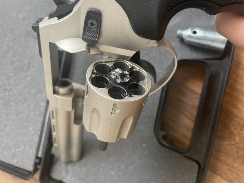Plynový revolver Zoraki R1